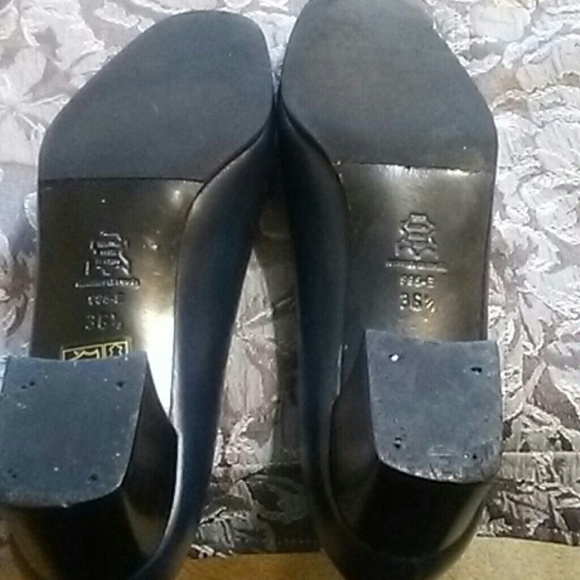 Iberia Heels with Yellow Trim - Picture 6 of 6